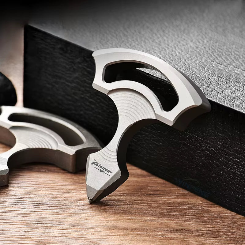 Portable Titanium Alloy Emergency Car Window Breaker Personal Security Protection Self-Defense Keychain Survival Supplies