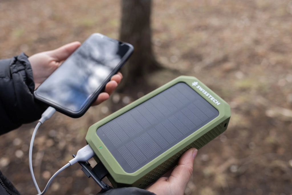 20000Mah Wireless Power Bank with Flashlight and IP54 Protection